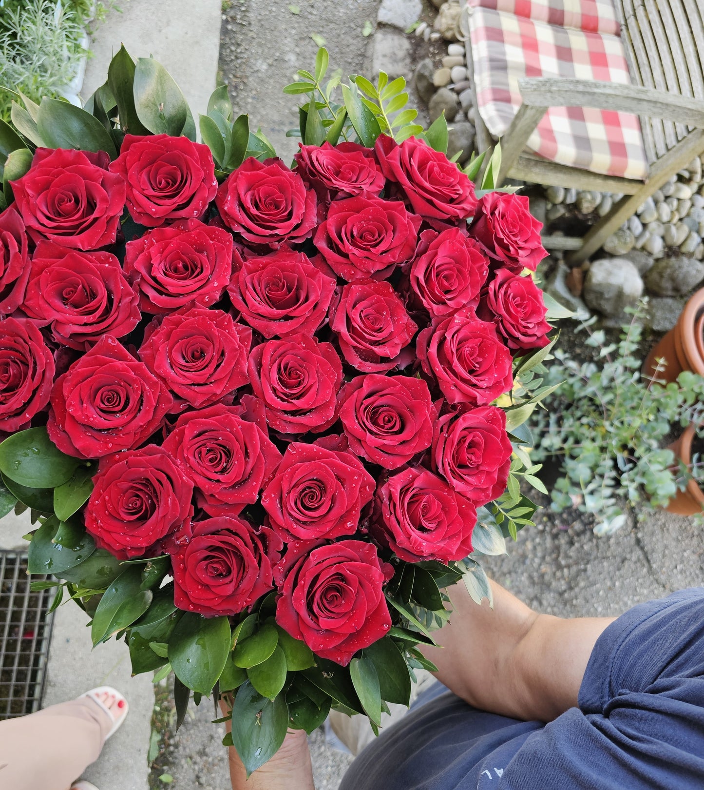 Trauerherz aus roten Rosen