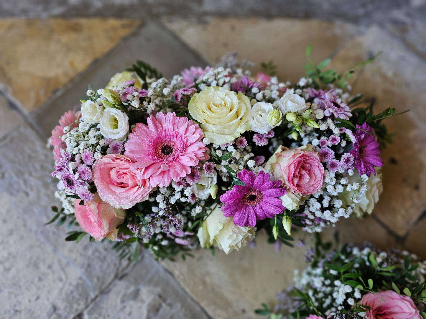 Blumenarrangement für Trauerfeiern